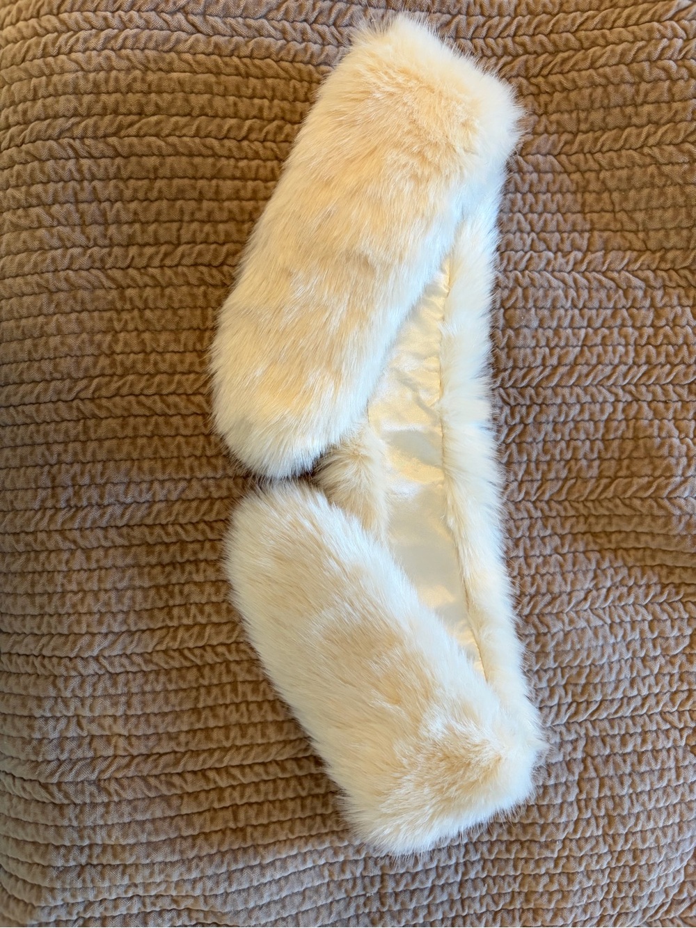 Mark & Graham Cream Detachable Faux Fur Stole Collar